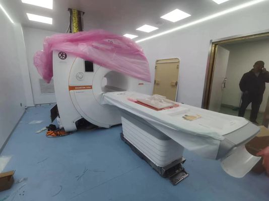 Un buen precio. Sala de blindaje RF con suministro de energía monofásica, trifásica o CC que ofrece una atenuación de banda de parada de 100 dB e impedancia de entrada de 50 ohmios para la protección de la señal en línea