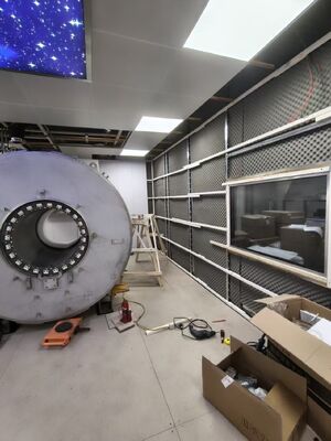 Un buen precio. Sala de blindaje de RF con impedancia de entrada de 50 ohms y ventana de vidrio blindada de RF recubierta en múltiples capas para MRI de jaula de Faraday personalizable en línea